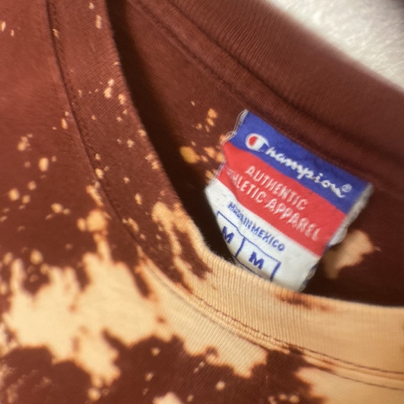 Medium champion maroon bleach, star pattern shirt. - Picture 4 of 4